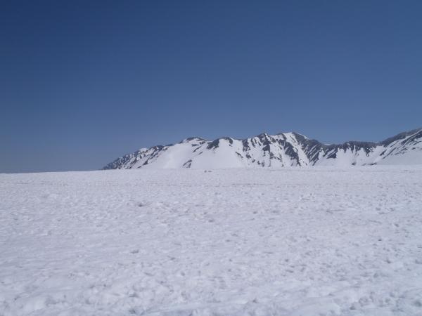 雪一面の立山・室堂